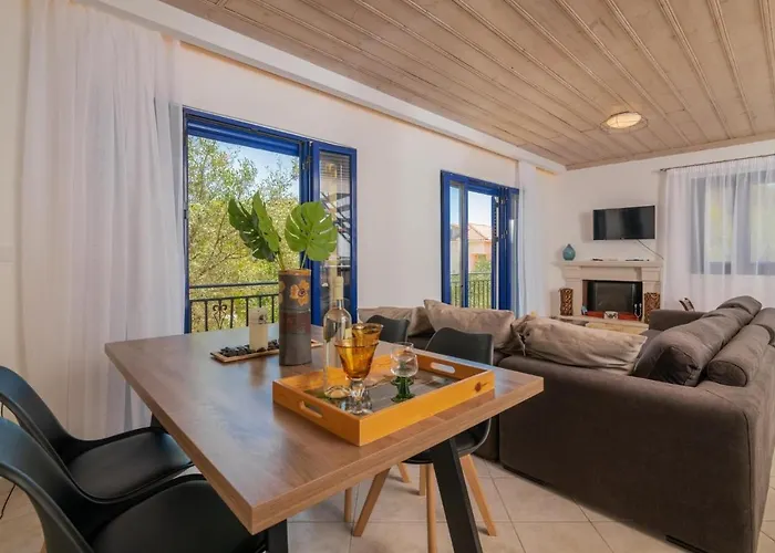 Armiriki With Sea Views, 50m From St Nikolaos Port