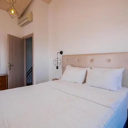 Armiriki With Sea Views, 50m From St Nikolaos Port Apartamento *