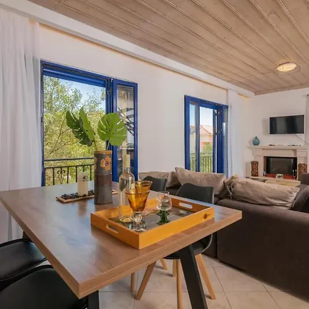 Armiriki With Sea Views, 50m From St Nikolaos Port